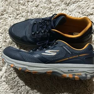 Sketchers shoes. Size 13